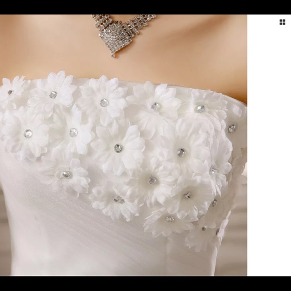 NWT beautiful princess style wedding dress - Picture 6 of 8